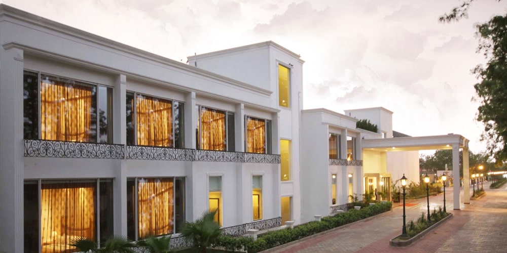 Conventional Location for stay in Chattarpur, Delhi NCR