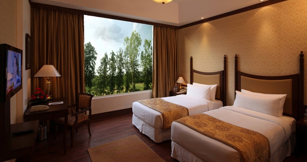 Rooms with Modern Amenities in Chhatarpur, New Delhi